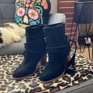 Aldo heeled Suede lace up boot size 8 1/2 .  Pristine condition.  Beautiful boot